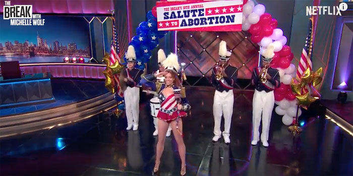 Michelle Wolf salutes abortions
