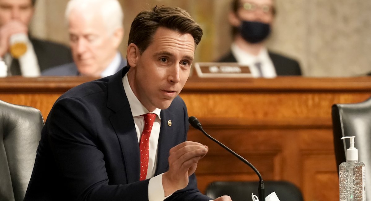 Josh Hawley, Roe